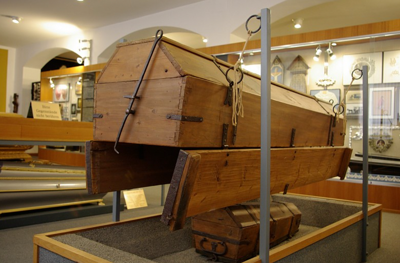 Ye Olde Eco-Burial: The Trapdoor Coffin